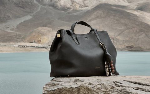 Tote vs. Shoulder Bag: Which Perfectly Fits Your Lifestyle?