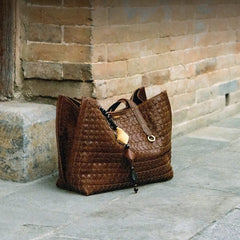 Tote Bag or Bucket Bag? A Complete Guide to Choosing the Perfect Bag