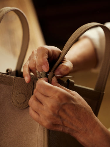 Medium leather bucket bag | Full-grain, Cream Apricot – Songmont