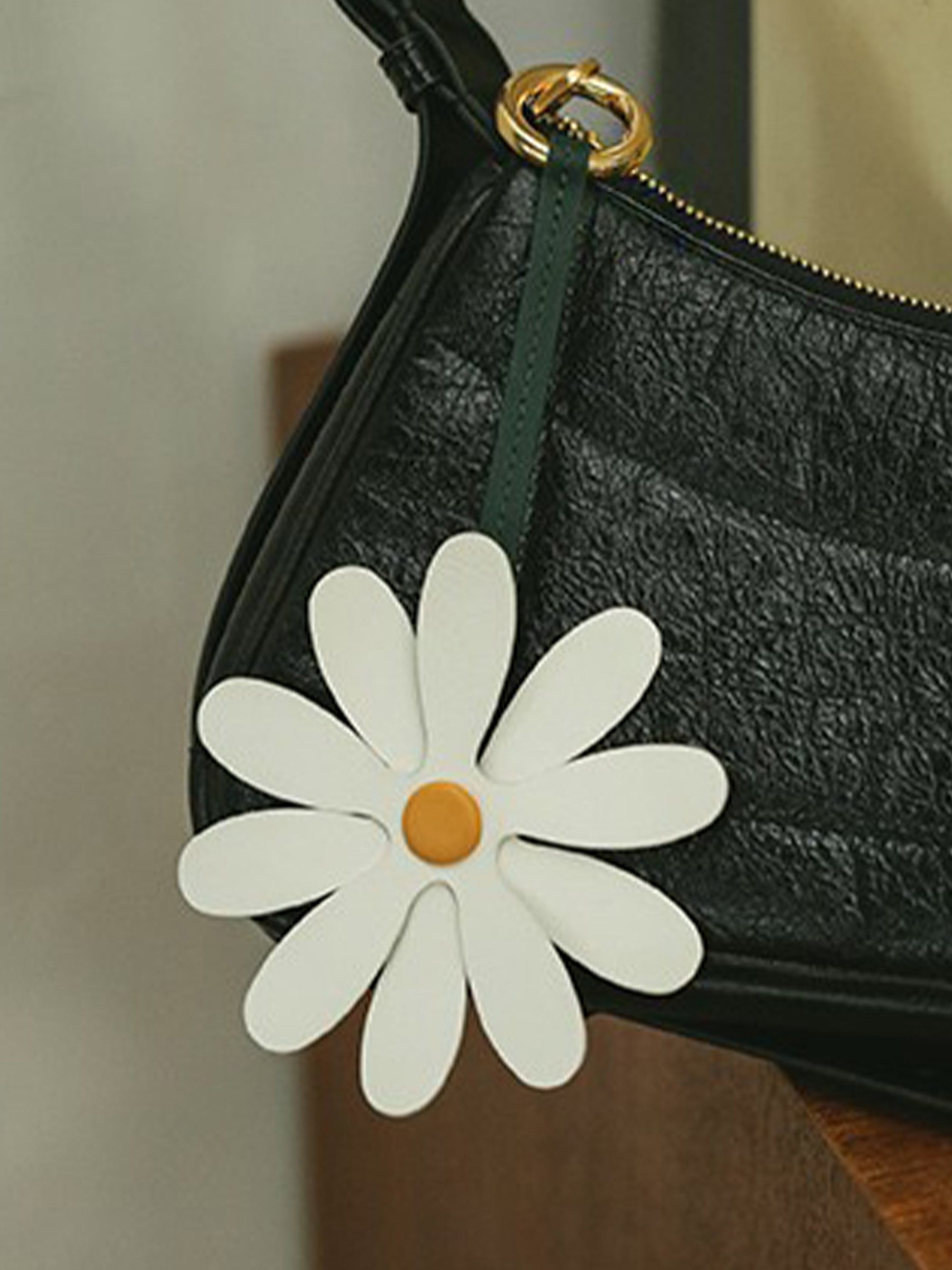 Charm en Cuir Marguerite