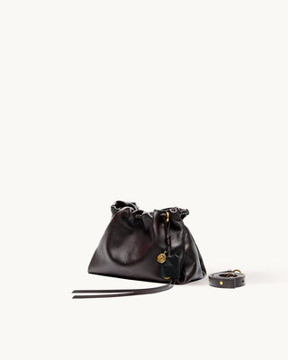 Gather Clutch Set in Ebony, made of full-grain Nappa leather with stainless steel hardware and a two-tone effect.