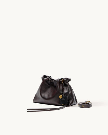Gather Clutch Set in Ebony, made of full-grain Nappa leather with stainless steel hardware and a two-tone effect.