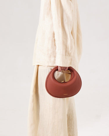 Songmont Luna bag ルナバッグ ショルダーバッグ Luna Bag | Curved Full-Grain Leather Shoulder Bag – Songmont