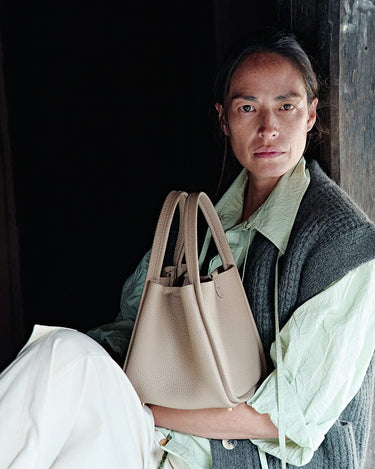 Medium leather bucket bag | Full-grain, Cream Apricot – Songmont
