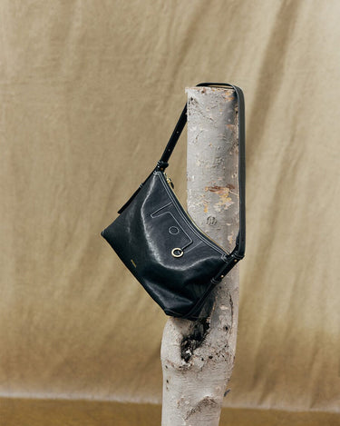 Small Minimal Hobo Bag | Vegetable-Tanned Onyx – Songmont