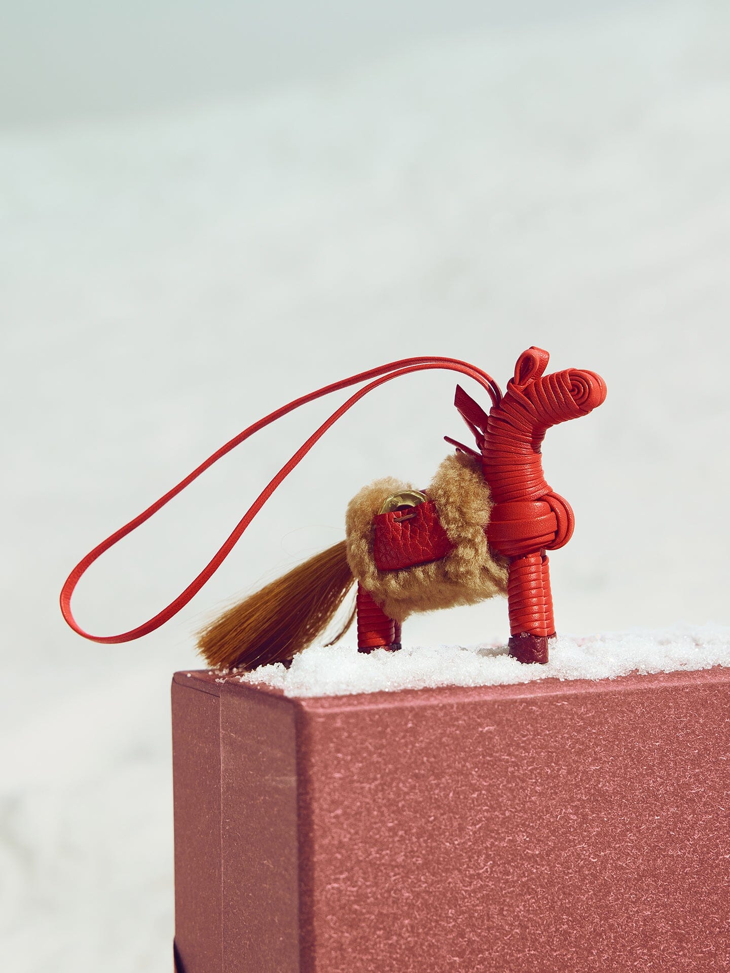 Winding Underarm Bag Gift Box