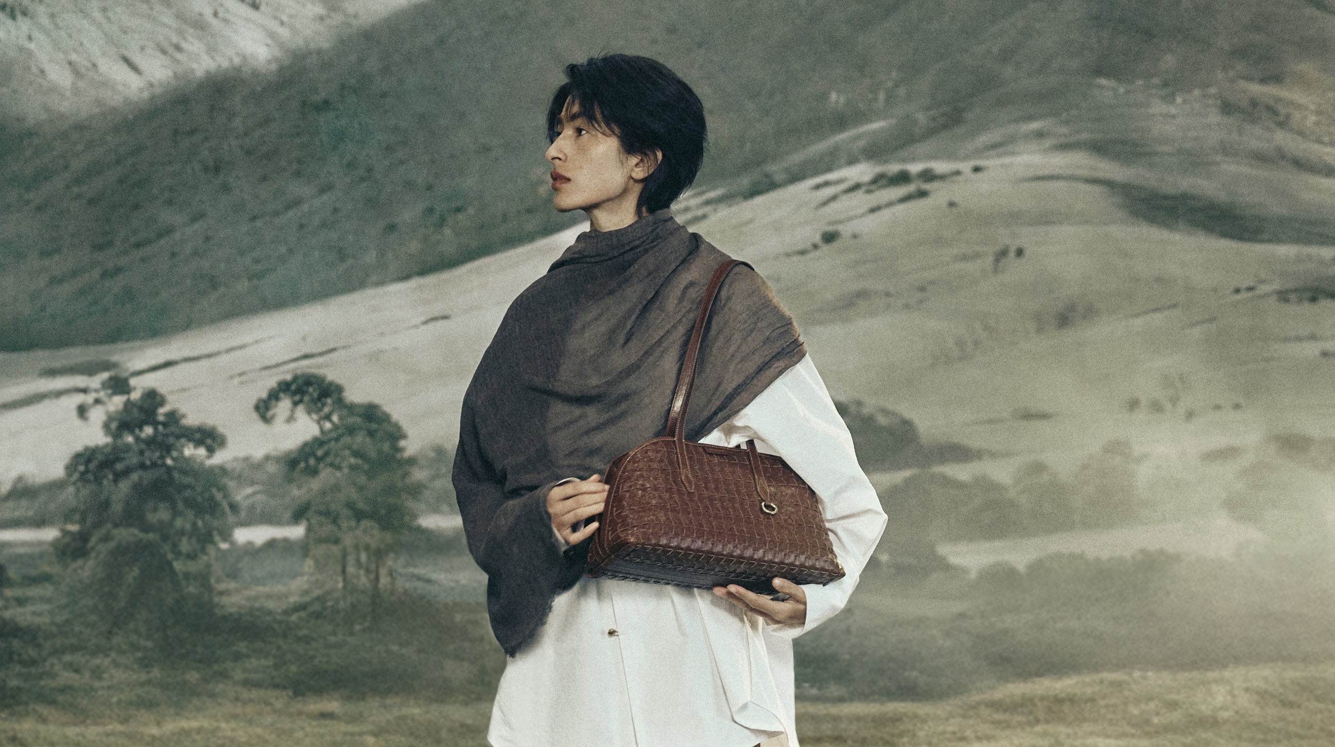 In Lattice Collection, each tote shoulder bag blends craftsmanship, effortless elegance, and everyday functionality, carrying your story in every diamond pattern.