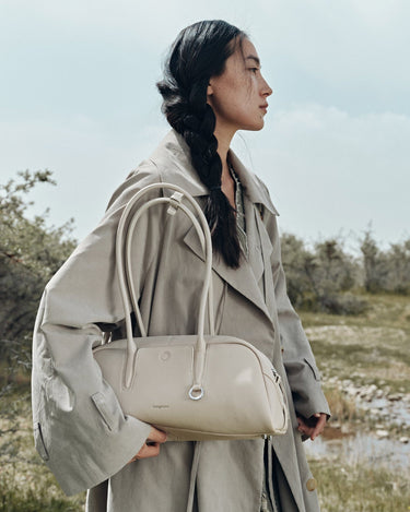 Yore Toast Bag in Cloud color, made of full-grain tumbled leather, with smooth edges and a textured finish.