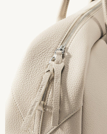 Yore Toast Bag in Cloud: Textured leather, silver zipper, and Songmont logo detail